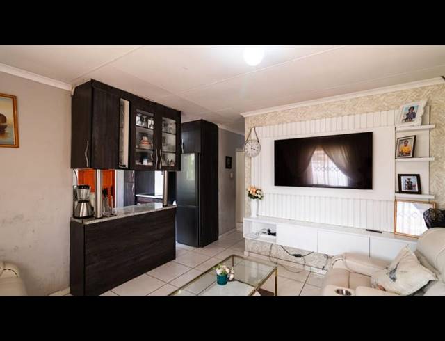 3 BEDROOM COMPLEX FOR SALE IN BLUE HILLS